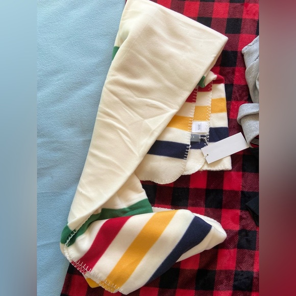 Stripped soft blanket - Picture 2 of 4